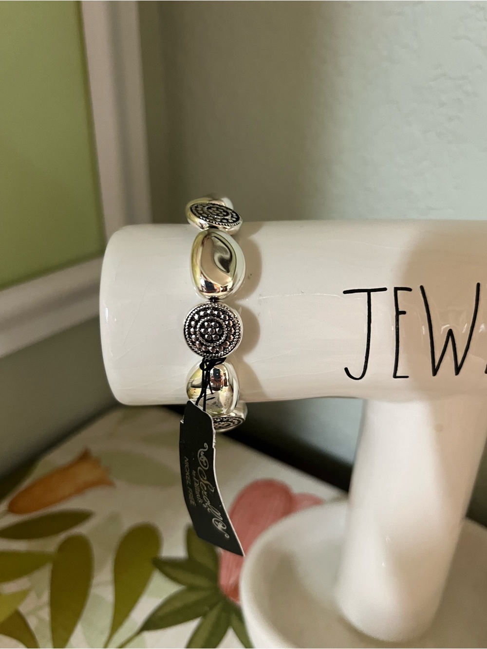 NWT Dillard’s Scroll Silver-Tone Medallion Stretch Bracelet with Polished  #JW7